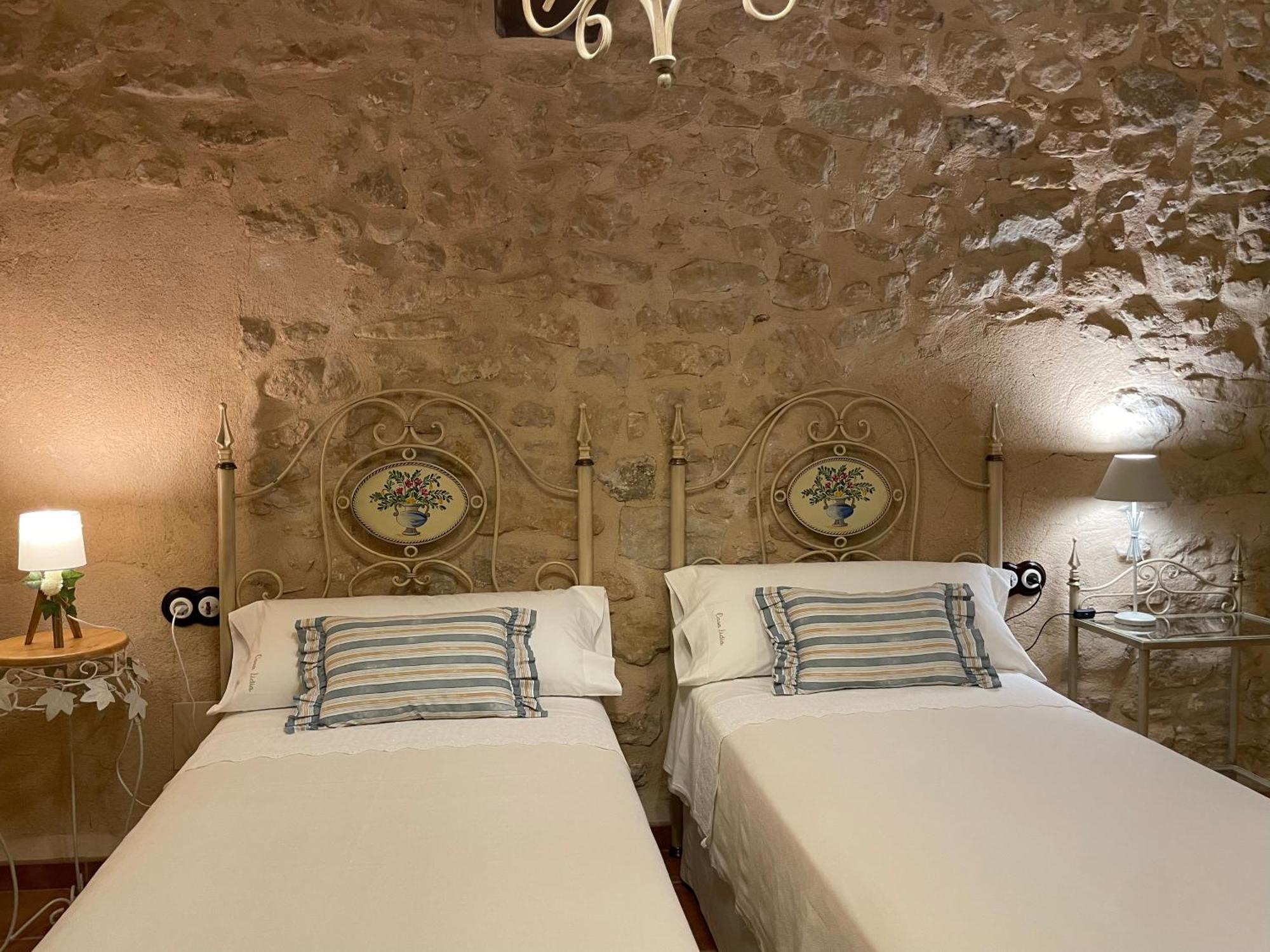 Casa Lidia - Antigua Posada Real Валдеробрес Екстериор снимка