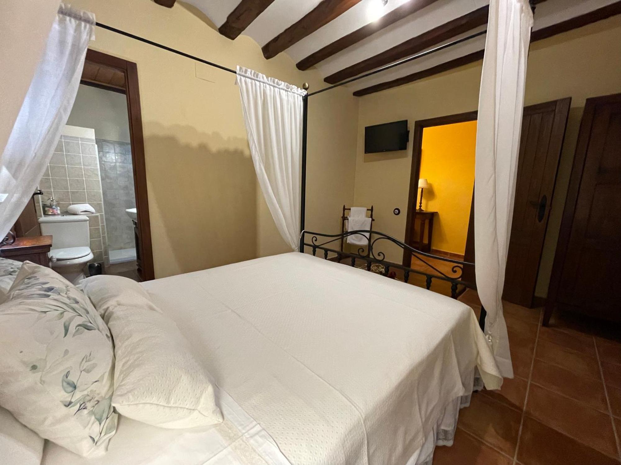 Casa Lidia - Antigua Posada Real Валдеробрес Екстериор снимка