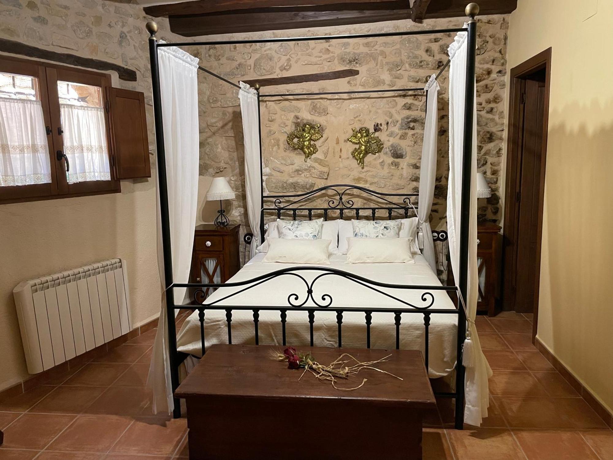 Casa Lidia - Antigua Posada Real Валдеробрес Екстериор снимка